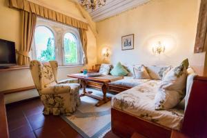 Posezení v ubytování Hotel Schloss Leonstain
