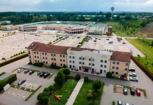 Letecký snímek ubytování UNA HOTELS Occhiobello