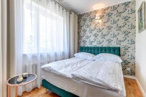 Postel nebo postele na pokoji v ubytování Meduza Sopot