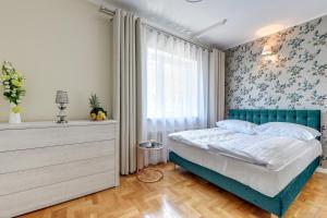 Postel nebo postele na pokoji v ubytování Meduza Sopot