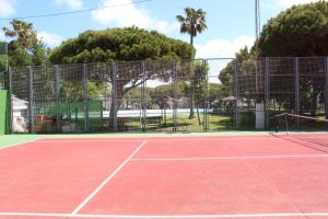 Apartamento Can Mayor - Apartelius - Chiclanaの敷地内または近くにあるテニス施設またはスカッシュ施設