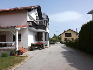 an empty street in front of a house at Apartmani Oletić 4* in Sveti Martin na Muri