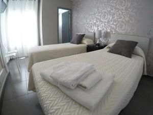 Posteľ alebo postele v izbe v ubytovaní Hostal Mediterráneo