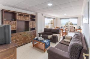 a living room with a couch and a tv at Piropo in Gandía