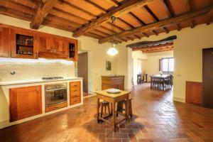 Kuchyň nebo kuchyňský kout v ubytování Villa Toscana Il Capiteto