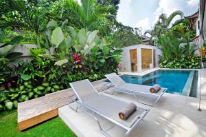 สระว่ายน้ำที่อยู่ใกล้ ๆ หรือใน 4BR Villa Minggu - Minggu Villas Seminyak