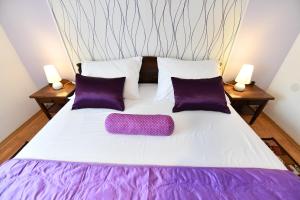 Postel nebo postele na pokoji v ubytování Holiday home Miramary + 32 fotografií