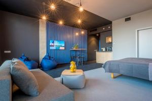 Uma área de estar em Urbihop Hotel