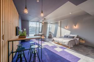 Cama ou camas em um quarto em Urbihop Hotel