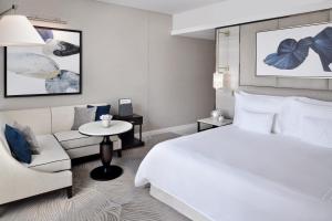 Uma cama ou camas num quarto em Address Downtown