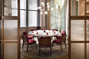 Um restaurante ou outro lugar para comer em Address Downtown