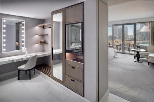 Uma cama ou camas num quarto em Address Downtown