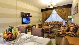 Uma área de estar em Al Hayat Hotel Suites