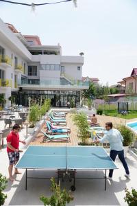 Fasilitas tenis meja di Nayino Resort Hotel