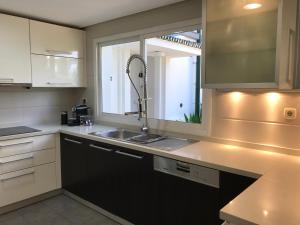 Kuchyň nebo kuchyňský kout v ubytování Dominion Beach House