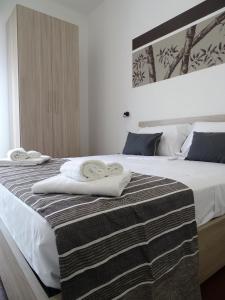 a bedroom with a bed with two towels on it at Hotel al Nuovo Porto in Bellaria-Igea Marina