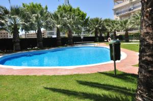 The swimming pool at or close to Apartamento Les Palmeres