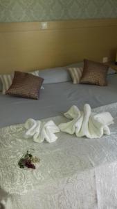 Postel nebo postele na pokoji v ubytování Aphrodite Hotel Syros