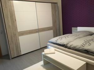 a bedroom with a bed and a large mirror at Ferienwohnung Schlossvorstadt in Lutherstadt Wittenberg