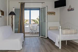 Posteľ alebo postele v izbe v ubytovaní Avlemonas Bay Sea Houses.