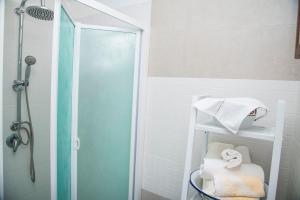 Ένα μπάνιο στο B&B A DUE PASSI +32 φωτογραφίες