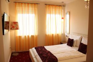 Posteľ alebo postele v izbe v ubytovaní Hotel Al Faro Lodge am See