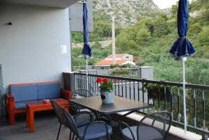 a balcony with a table and chairs and a view at Luxurious Apartments Maslina with Beach in Milna