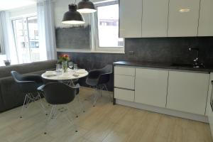 Kuchnia lub aneks kuchenny w obiekcie Impresja 42 Apartament z garażem