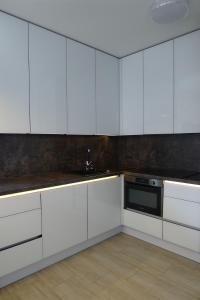 Kuchnia lub aneks kuchenny w obiekcie Impresja 42 Apartament z garażem