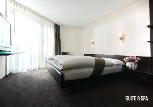 Letto o letti in una camera di Grand Hôtel Les Endroits