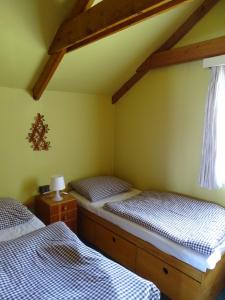Postel nebo postele na pokoji v ubytování Chatky a apartmány Apollo na Vysočině