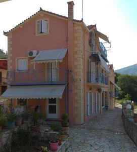 a large house with balconies on the side of it at Victoria's Apartments in Dilin&aacute;ta