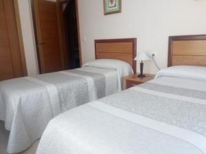 Ein Bett oder Betten in einem Zimmer der Unterkunft Apartamentos Lúa