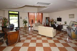 Imagen de la galería de Hotel Eolo, en Sermide 29 fotos más