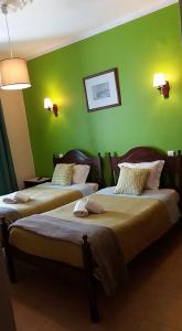 Ένα ή περισσότερα κρεβάτια σε δωμάτιο στο Guest House Capitao Mor +179 φωτογραφίες