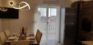 TV a/nebo společenská místnost v ubytování Apartmani Sanja