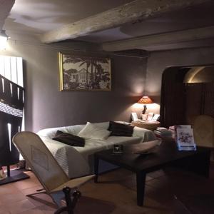a living room with a couch and a table at Esprit d'Ailleurs in Baillargues