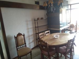 Ruang makan di apartemen