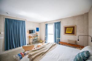 a bedroom with a bed and a window at Kook Hotel Tarifa in Tarifa