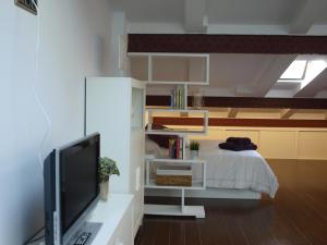 A bed or beds in a room at Atico Portales, Diseño en el casco antiguo de Logroño
