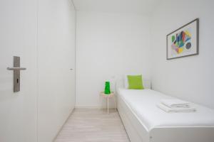 En eller flere senger på et rom på Liiiving in Porto | Santa Catarina Cosy Apartment