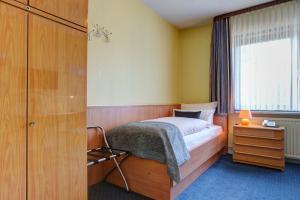 Ένα ή περισσότερα κρεβάτια σε δωμάτιο στο Hotel Elbinsel free parking