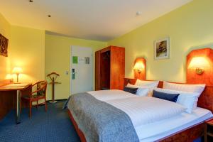 Ένα ή περισσότερα κρεβάτια σε δωμάτιο στο Hotel Elbinsel free parking
