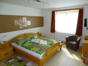 מיטה או מיטות בחדר ב-Gästehaus zur alten Buche