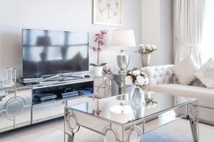 TV a/nebo společenská místnost v ubytování Elite Royal Apartment - Full Burj Khalifa & Fountain View - Premium