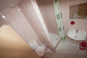 A bathroom at LEVIAL Rooms