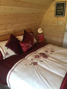 a bedroom with a bed with flowers on it at Clonakilty Accommodation An Úllórd Getways in Clonakilty