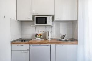 Kuchyň nebo kuchyňský kout v ubytování Apartments Antons