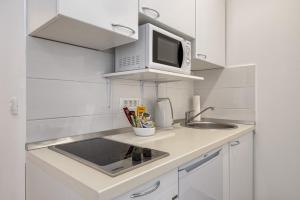 Kuchyň nebo kuchyňský kout v ubytování Apartments Antons