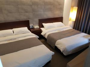 浦项高丽良宵酒店客房内的一张或多张床位